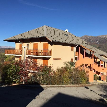 Appartement Offrant Une Magnifique Vue Des Montagnes Сен-Леже-ле-Мелез Екстер'єр фото