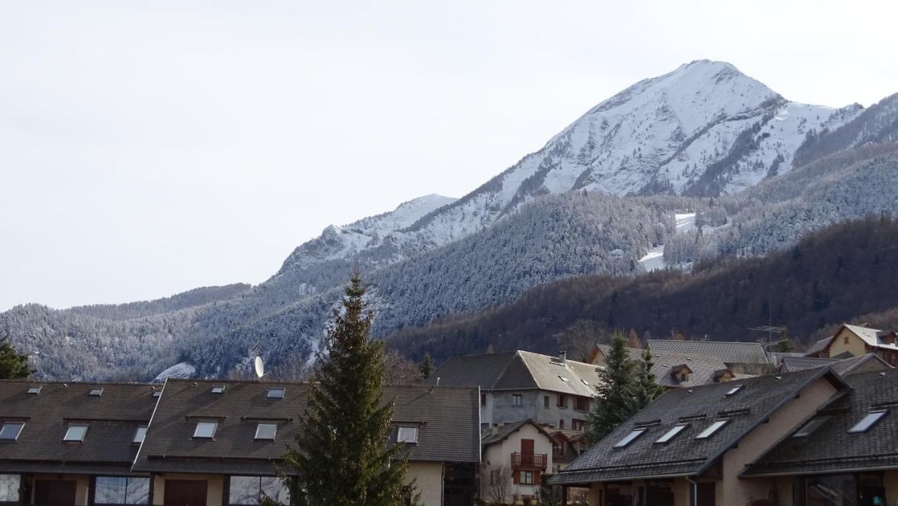 Appartement Offrant Une Magnifique Vue Des Montagnes Сен-Леже-ле-Мелез Екстер'єр фото