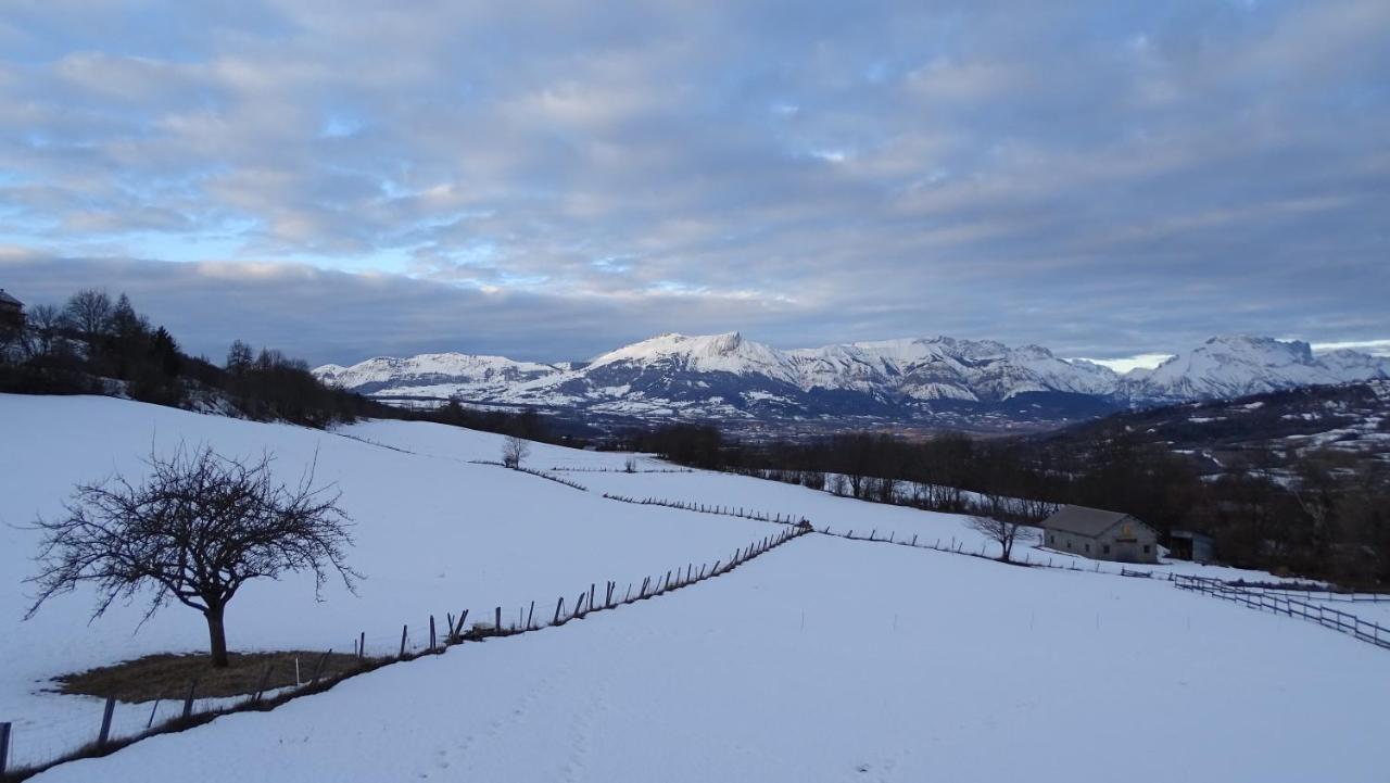 Appartement Offrant Une Magnifique Vue Des Montagnes Сен-Леже-ле-Мелез Екстер'єр фото
